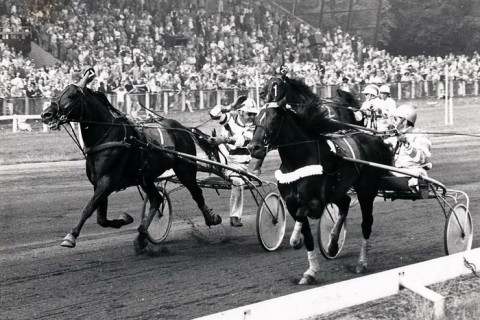 Legendarische finishfoto met Jojo Buitenzorg en Henri Buitenzorg